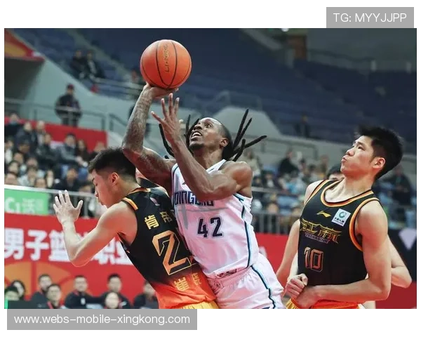CBA青岛靠连续协防成功,比赛强度骤然提升